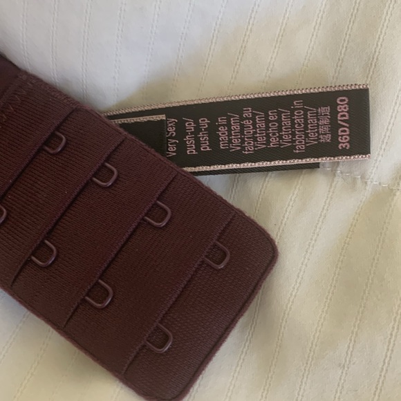 Victoria Secret push up bra. Size 36D - Picture 3 of 7